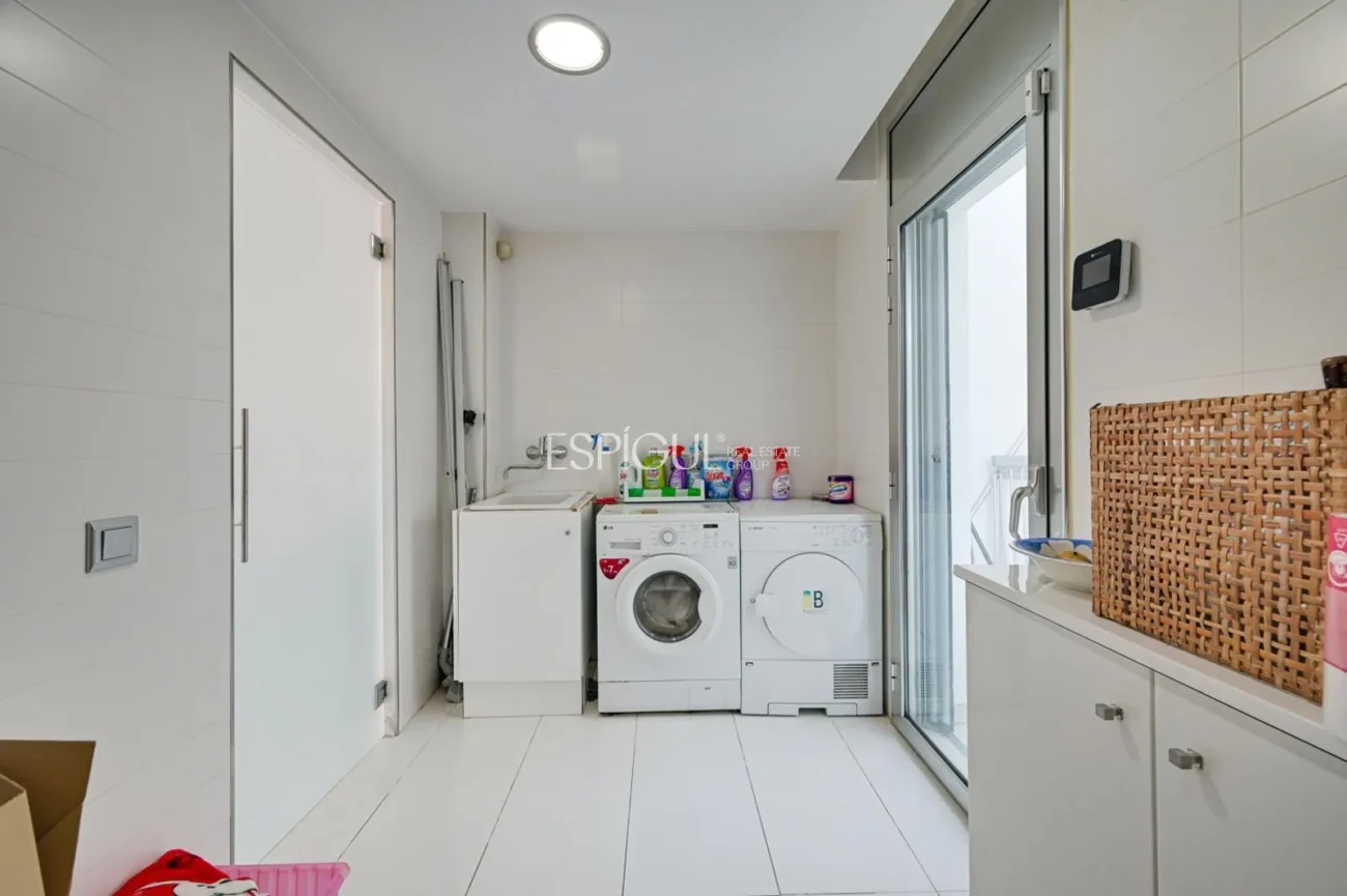 Impressionant casa amb dues piscines, cinema, gimnàs i vistes a Alella