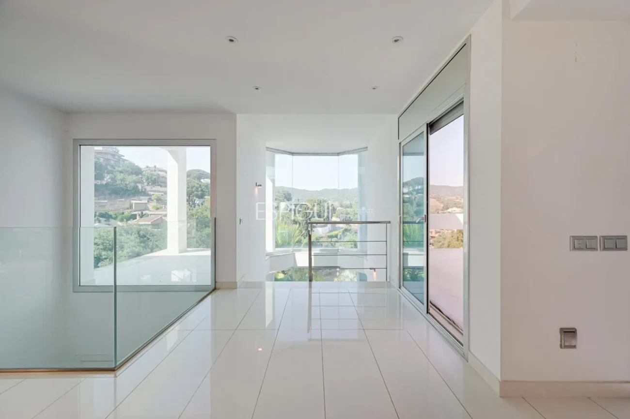 Impressionant casa amb dues piscines, cinema, gimnàs i vistes a Alella