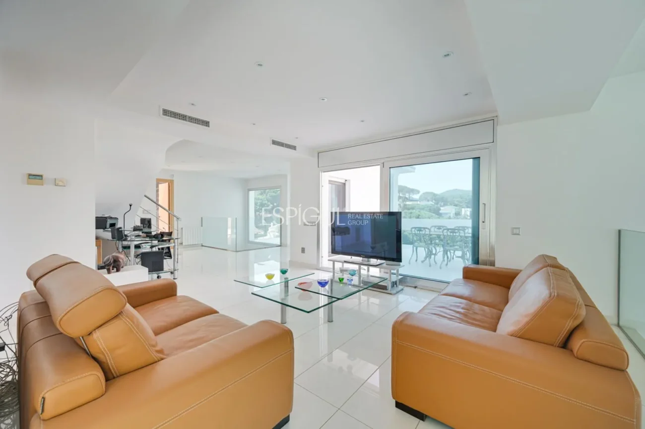 Impressionant casa amb dues piscines, cinema, gimnàs i vistes a Alella