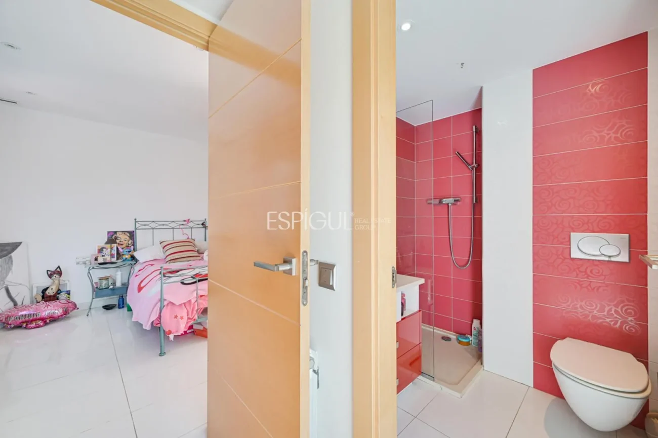 Impressionant casa amb dues piscines, cinema, gimnàs i vistes a Alella