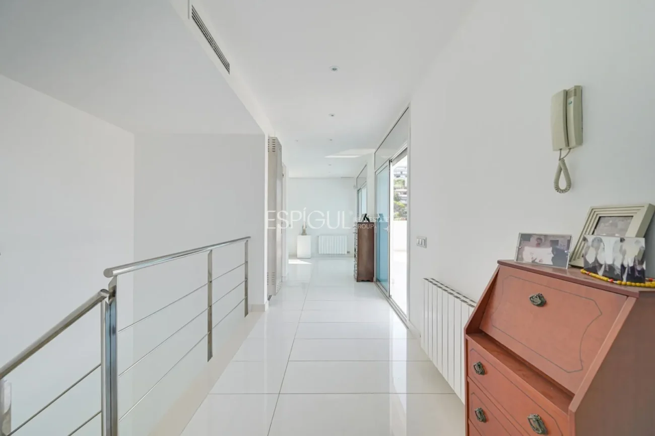 Impressionant casa amb dues piscines, cinema, gimnàs i vistes a Alella