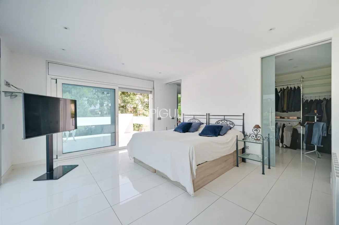 Impressionant casa amb dues piscines, cinema, gimnàs i vistes a Alella