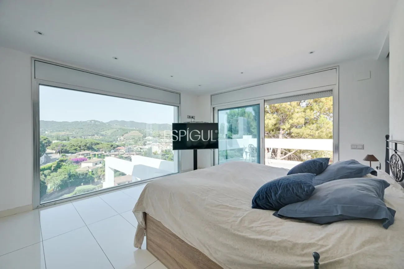 Impressionant casa amb dues piscines, cinema, gimnàs i vistes a Alella