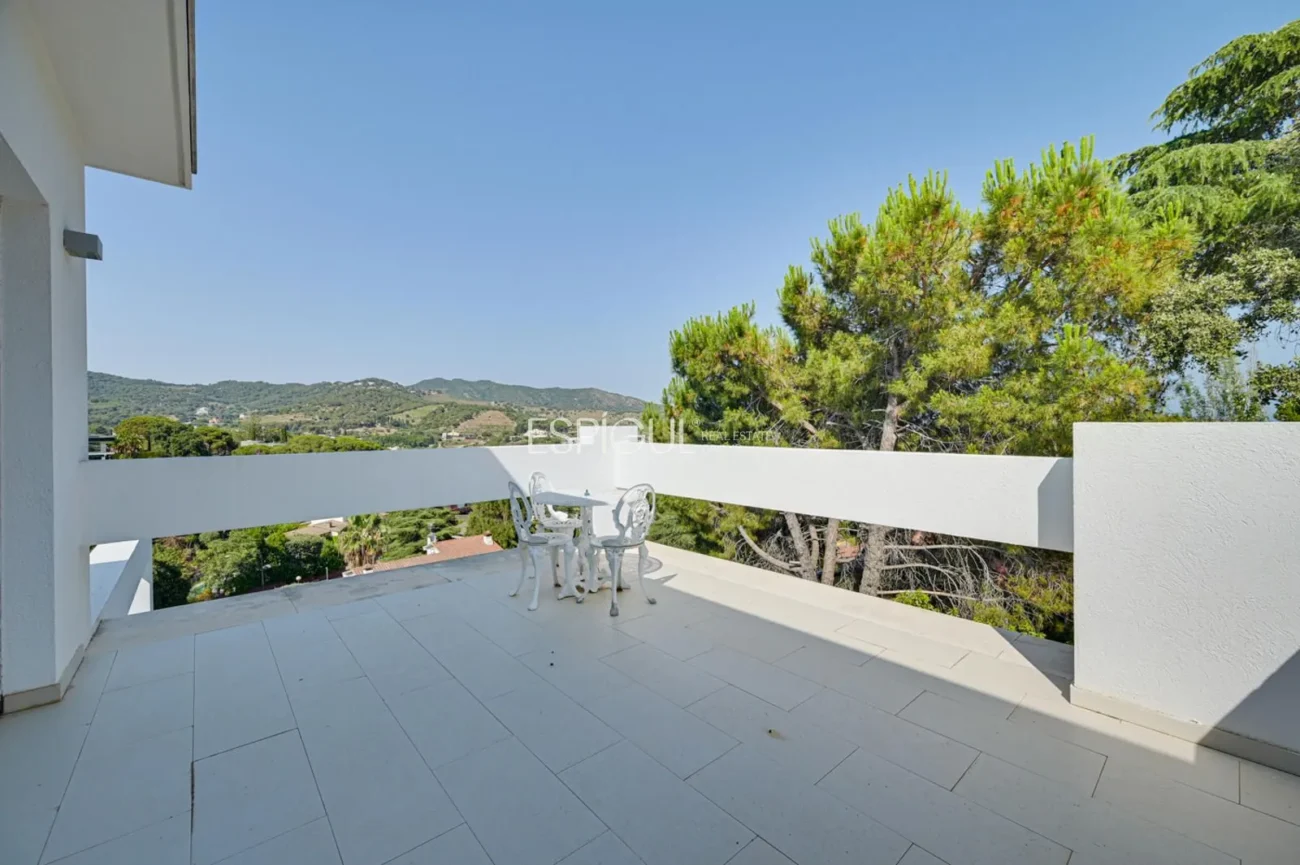 Impressionant casa amb dues piscines, cinema, gimnàs i vistes a Alella