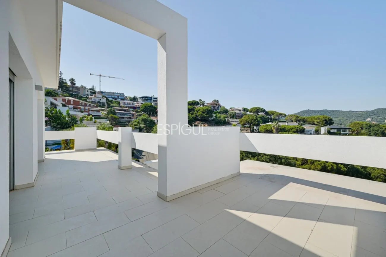 Impressionant casa amb dues piscines, cinema, gimnàs i vistes a Alella