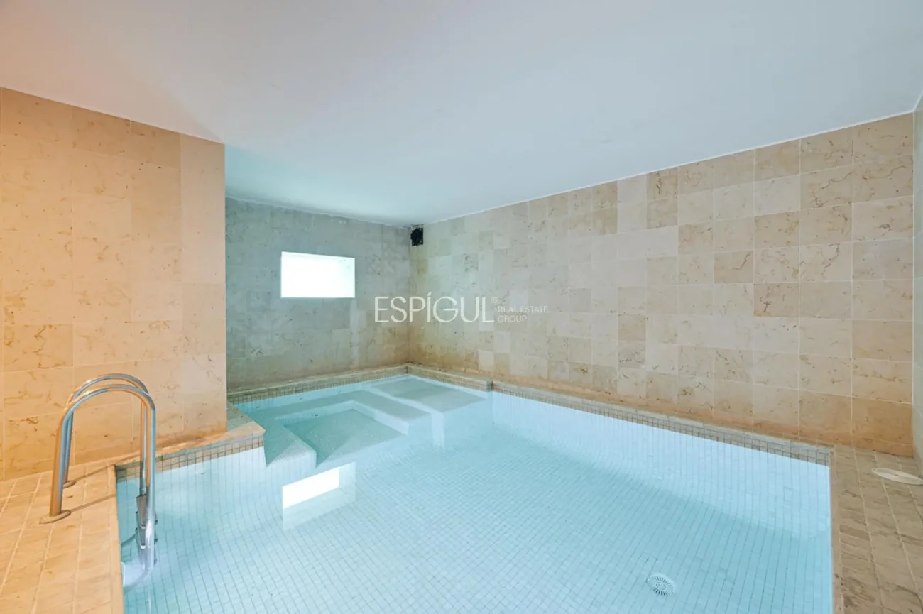 Impressionant casa amb dues piscines, cinema, gimnàs i vistes a Alella