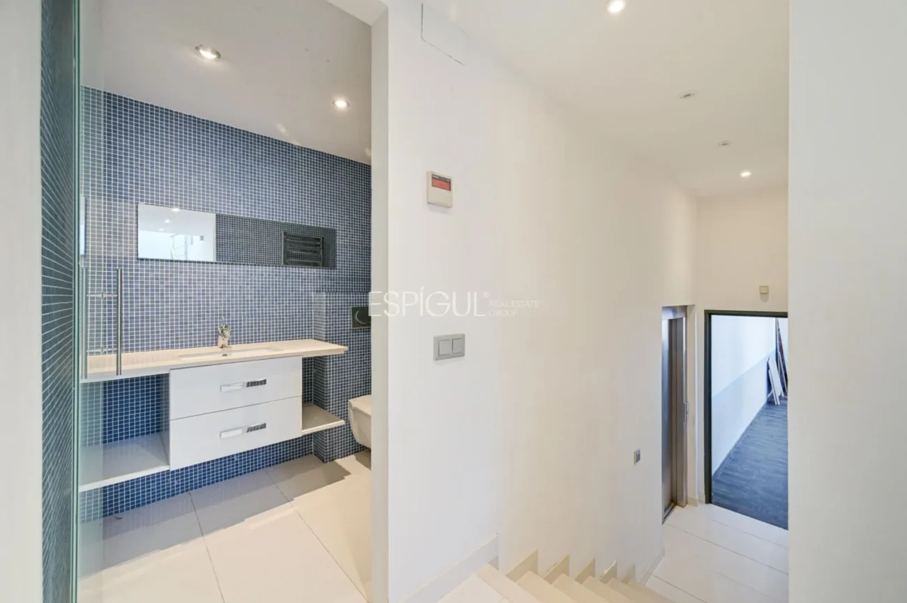 Impressionant casa amb dues piscines, cinema, gimnàs i vistes a Alella