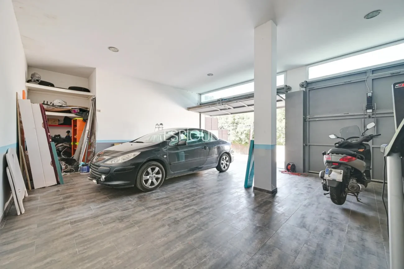 Impressionant casa amb dues piscines, cinema, gimnàs i vistes a Alella