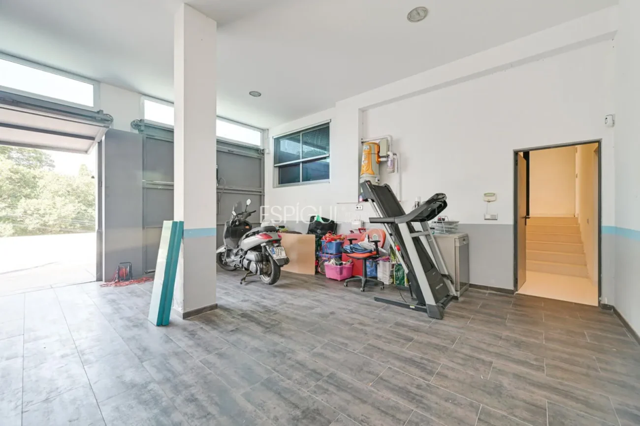 Impressionant casa amb dues piscines, cinema, gimnàs i vistes a Alella