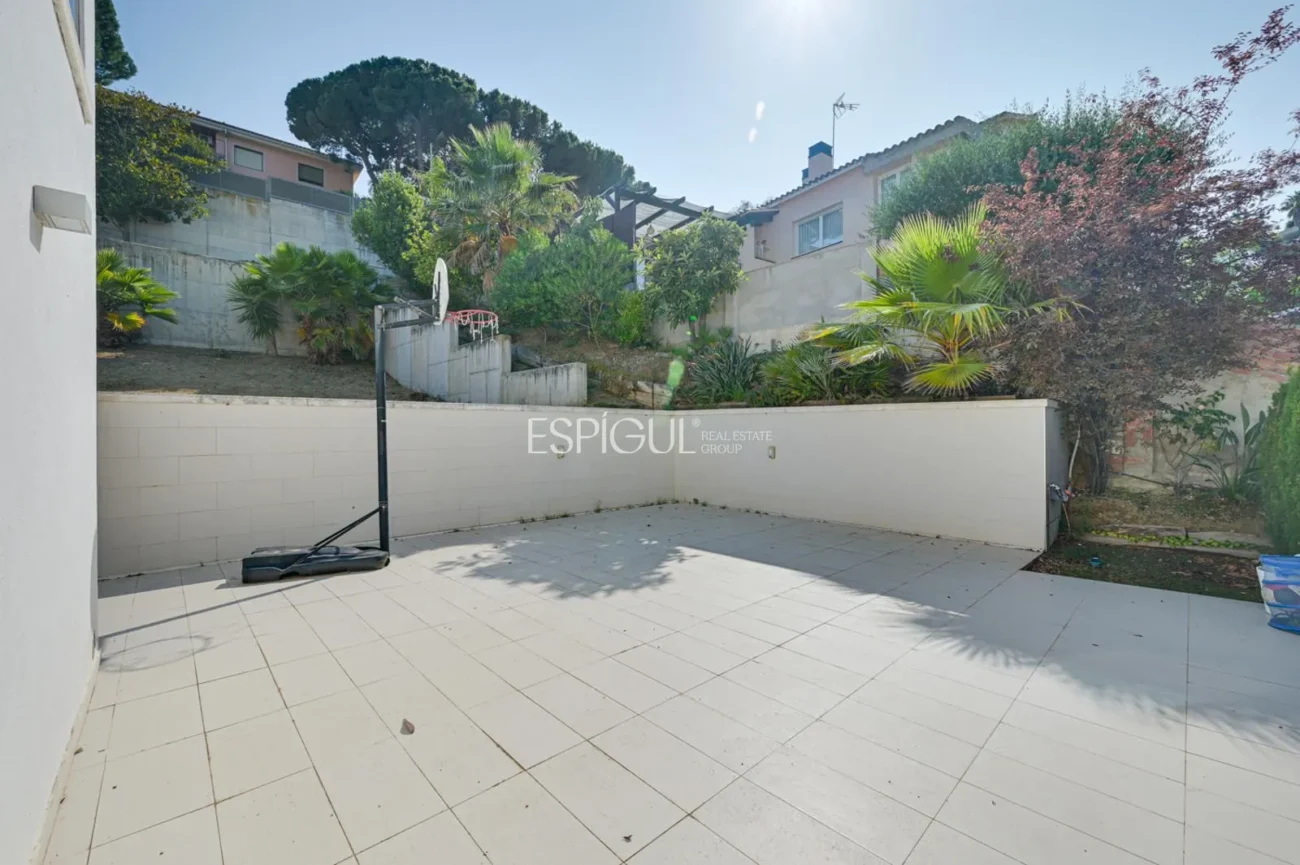 Impressionant casa amb dues piscines, cinema, gimnàs i vistes a Alella