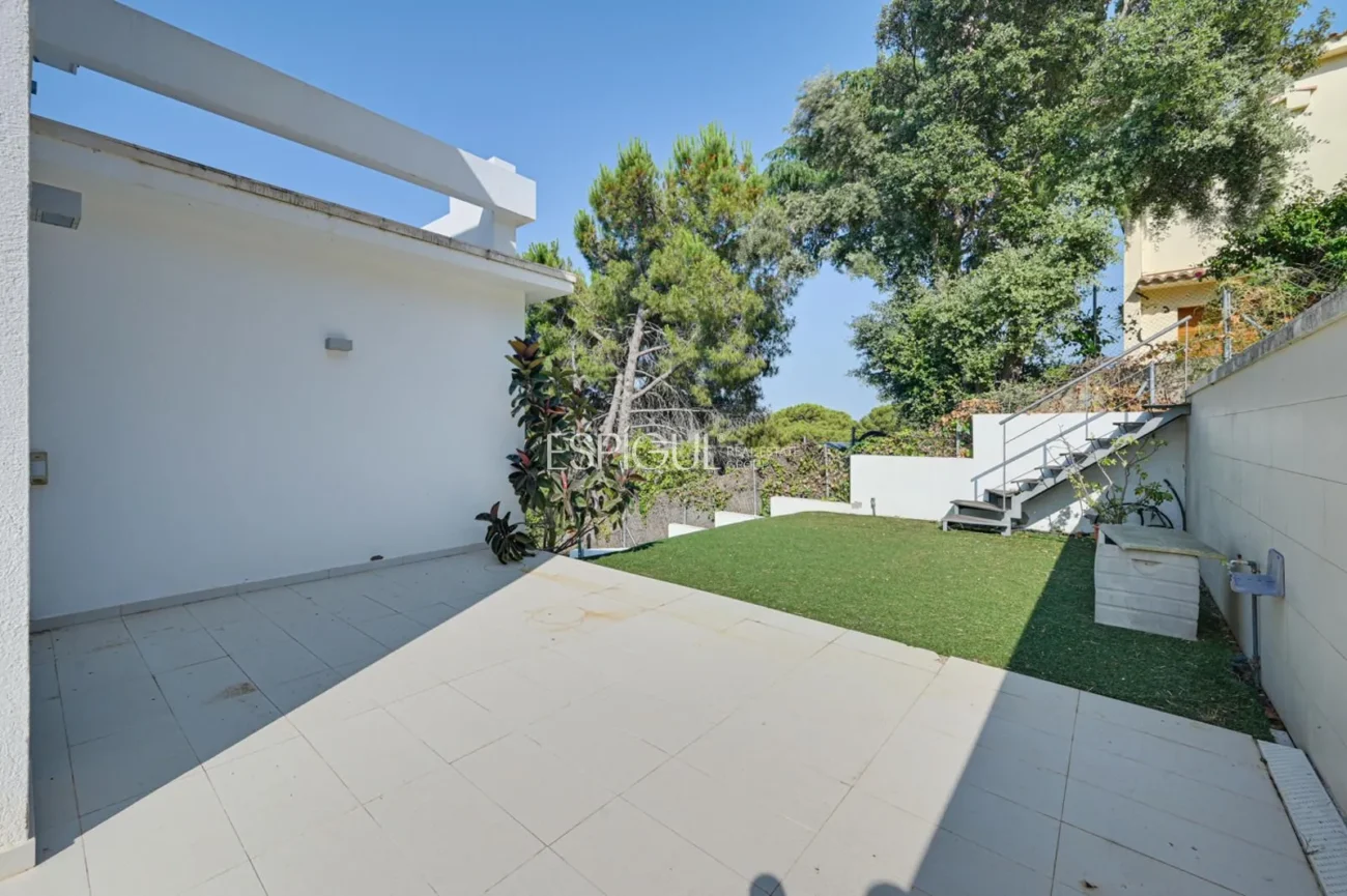 Impressionant casa amb dues piscines, cinema, gimnàs i vistes a Alella