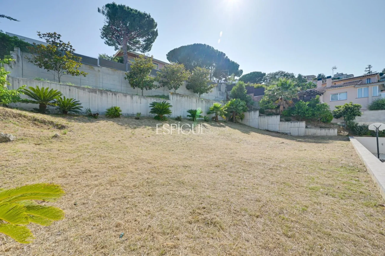 Impressionant casa amb dues piscines, cinema, gimnàs i vistes a Alella