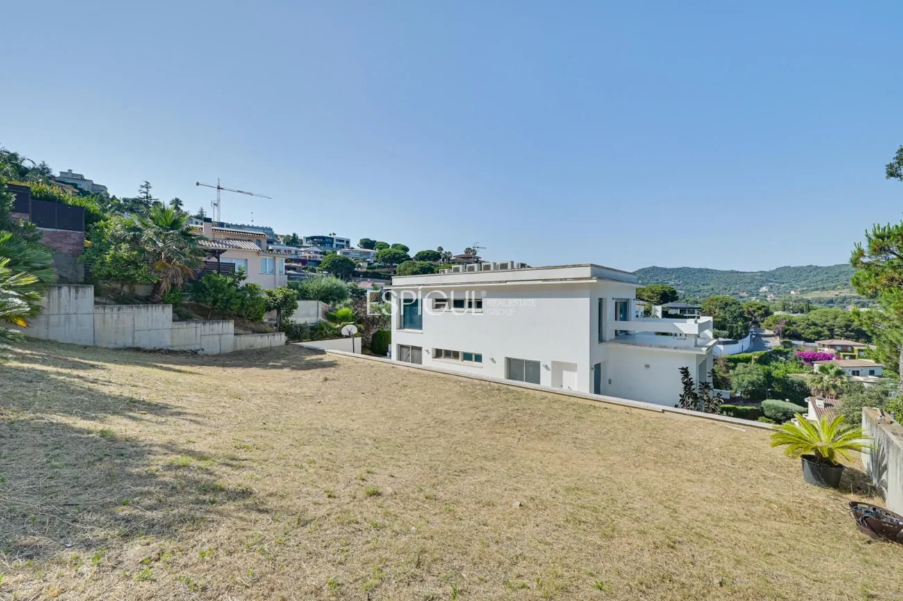 Impressionant casa amb dues piscines, cinema, gimnàs i vistes a Alella