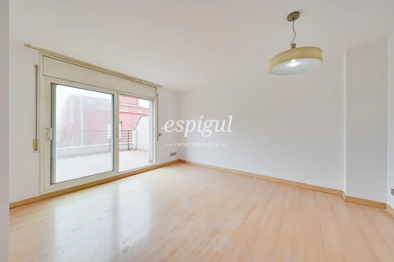 Pis de tres habitacions amb gran terrassa
