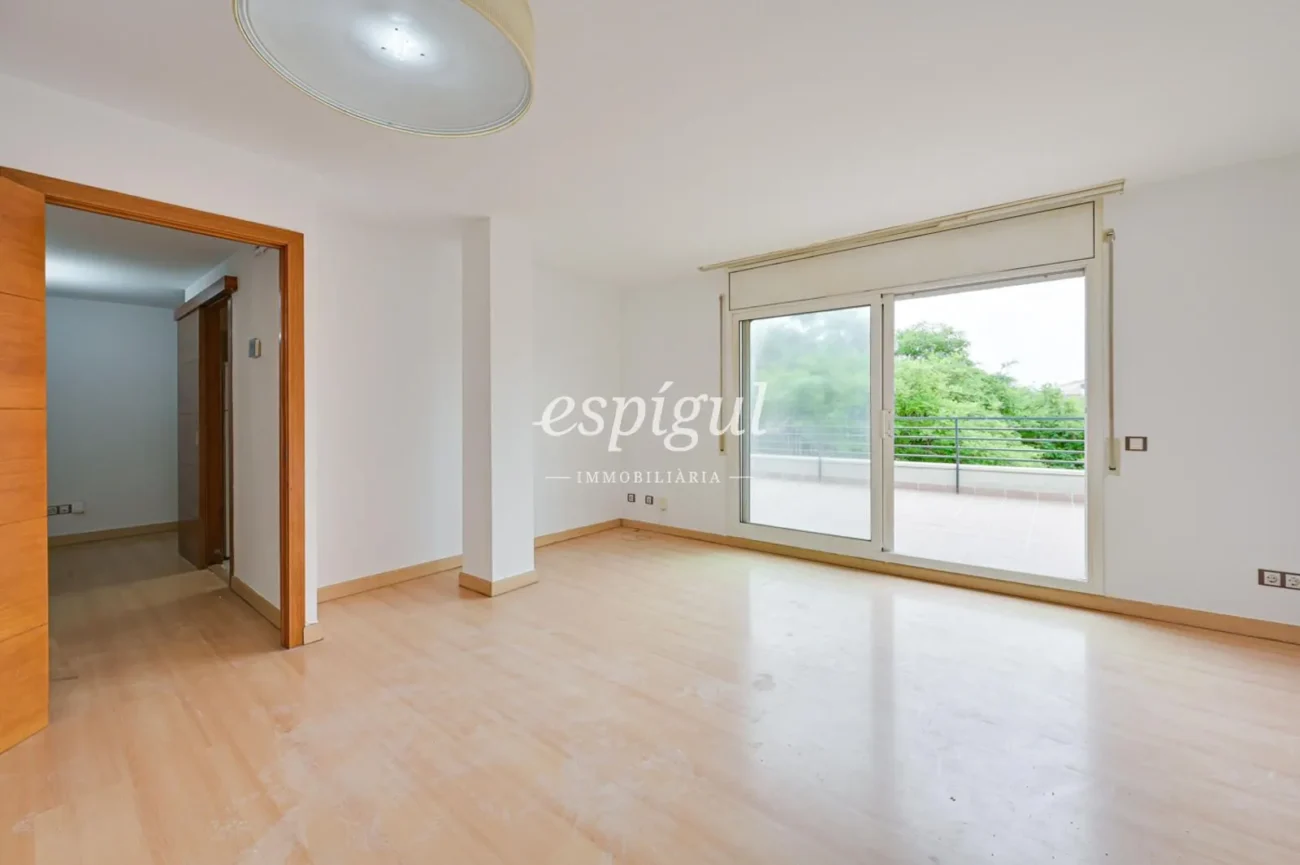 Pis de tres habitacions amb gran terrassa