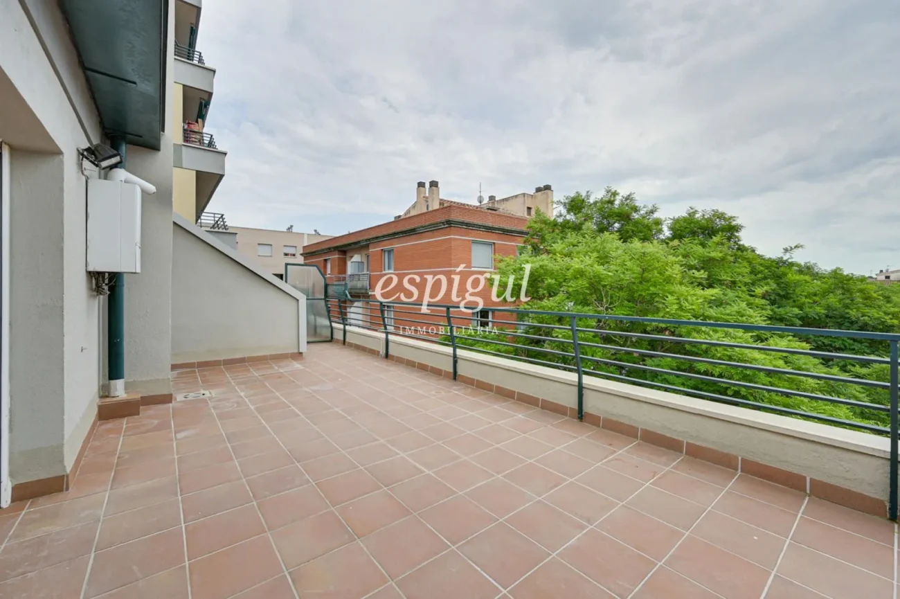 Pis de tres habitacions amb gran terrassa