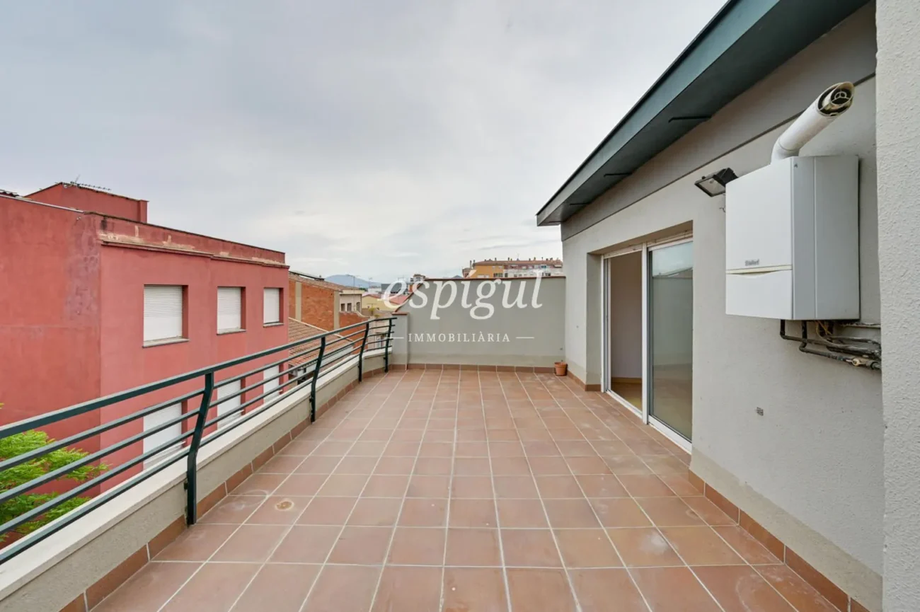 Pis de tres habitacions amb gran terrassa