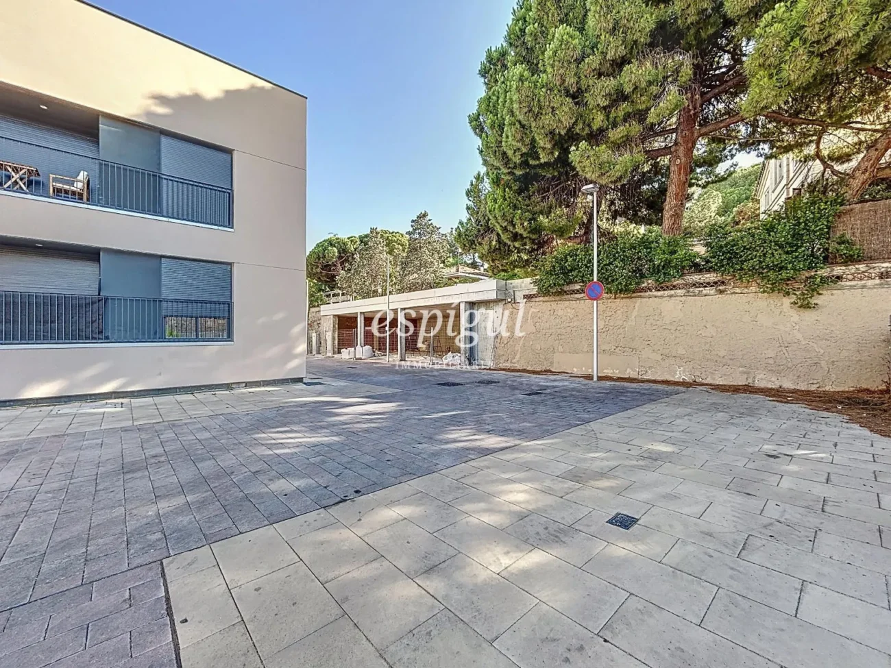 Large commercial premises in the center of Teià.