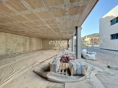 Large commercial premises in the center of Teià.
