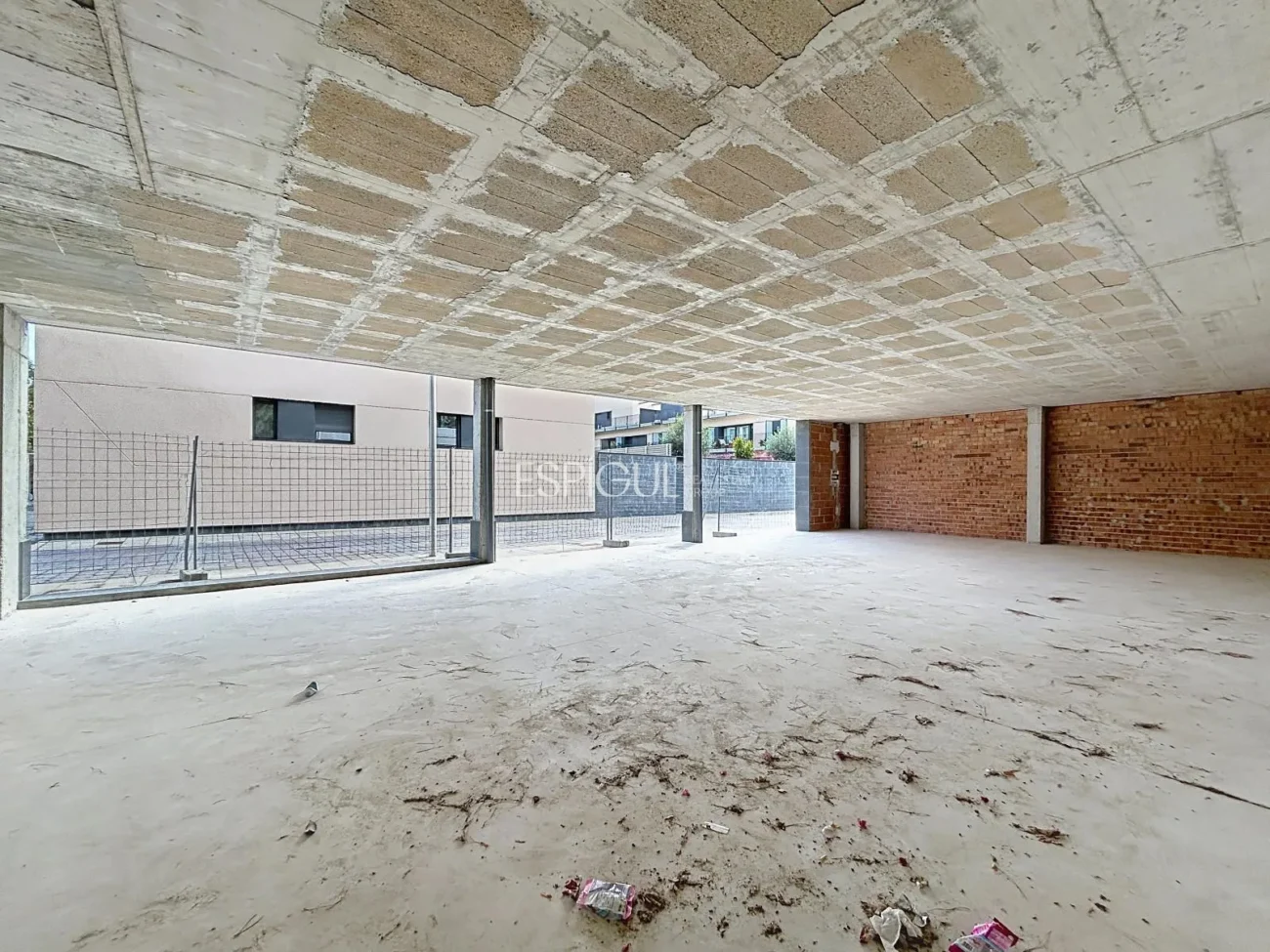 Large commercial premises in the center of Teià.