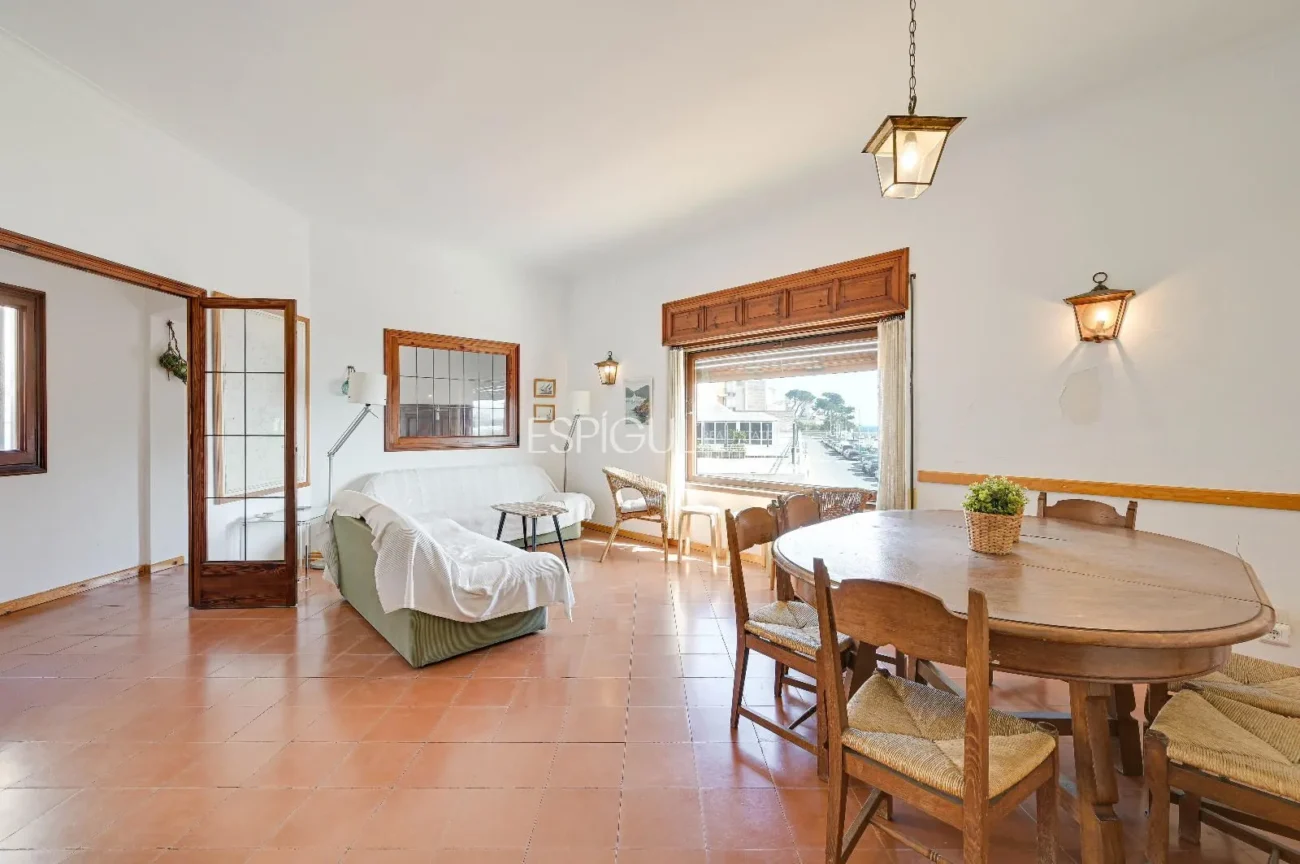 Casa en el centro de Palamós con ubicación inmejorable frente al mar