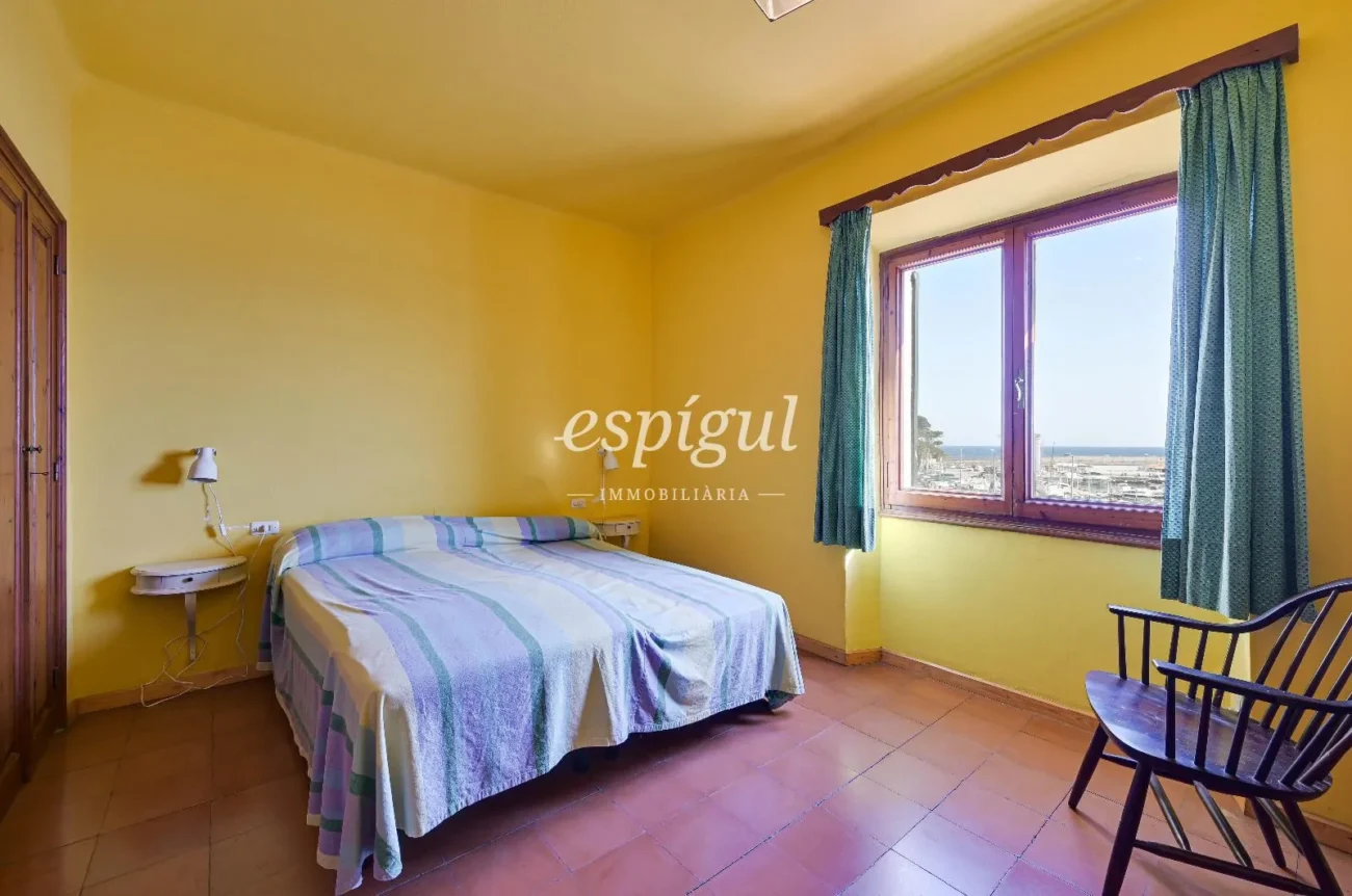 Casa en el centro de Palamós con ubicación inmejorable frente al mar