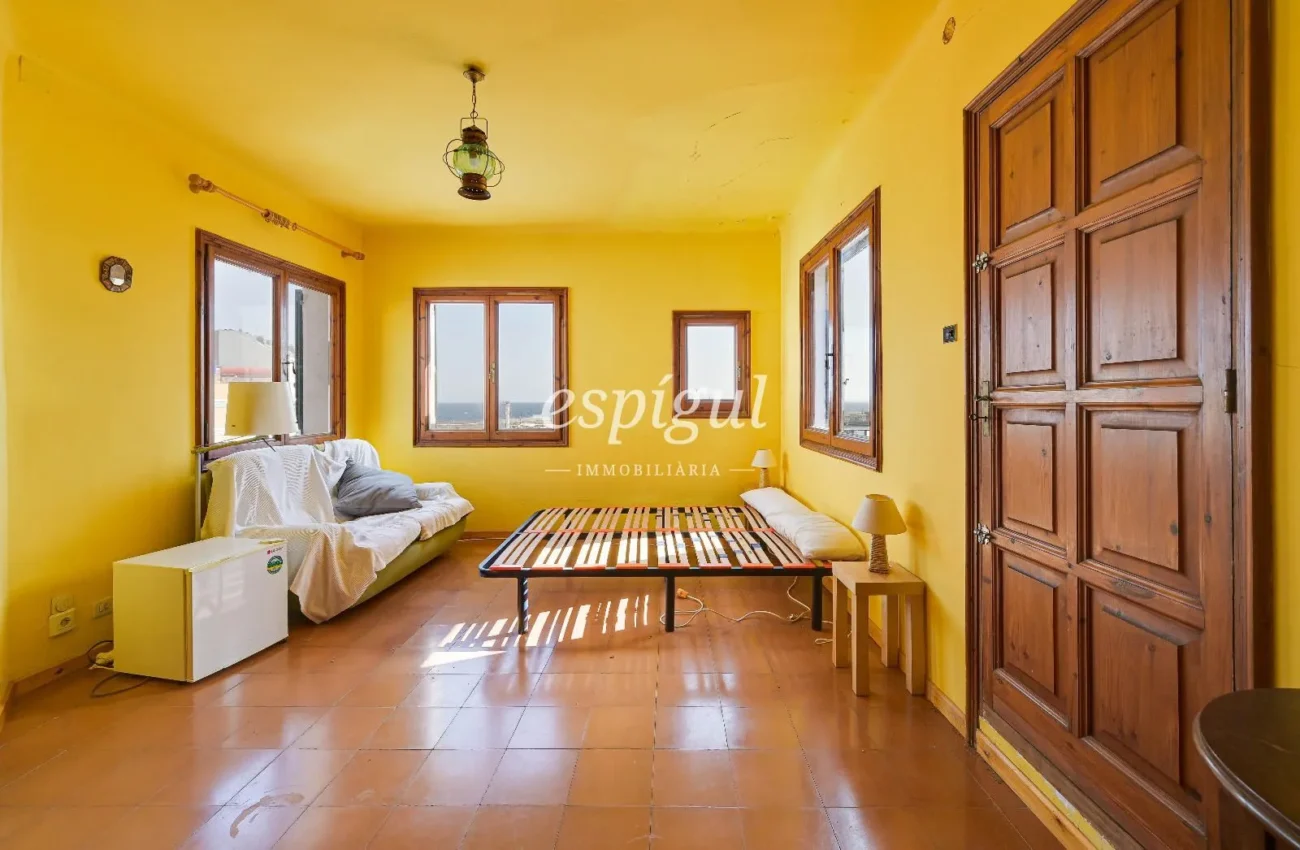Casa en el centro de Palamós con ubicación inmejorable frente al mar