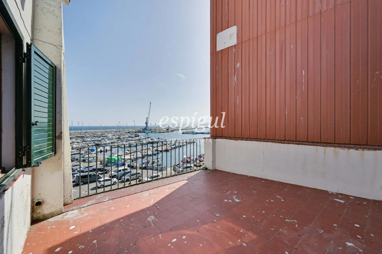 Casa en el centro de Palamós con ubicación inmejorable frente al mar