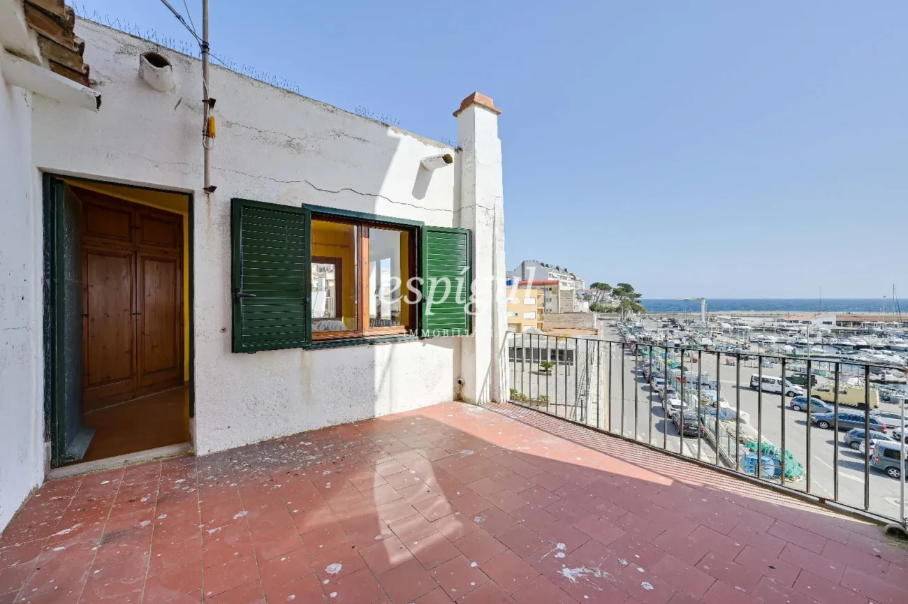 Casa en el centro de Palamós con ubicación inmejorable frente al mar