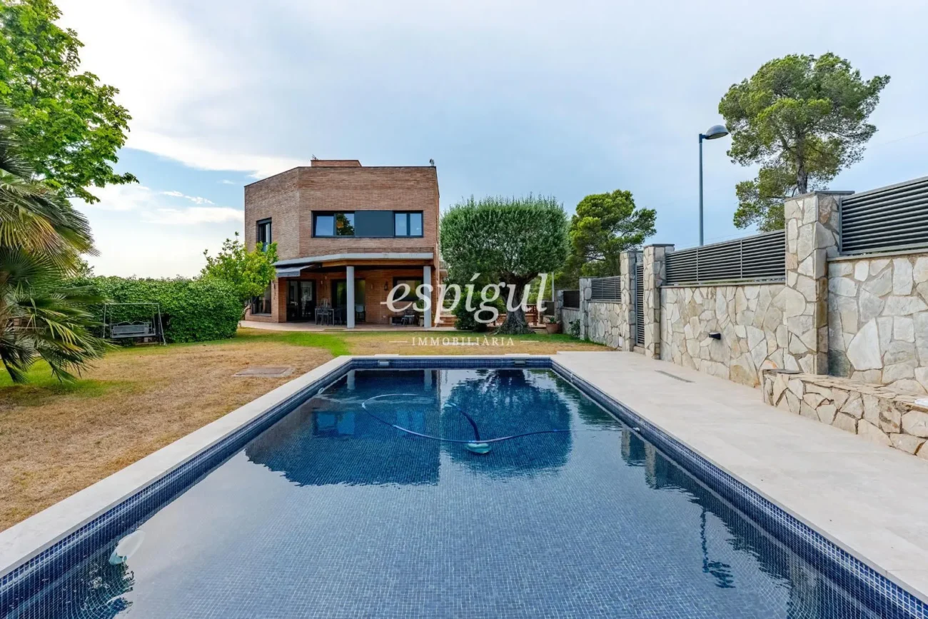 House for sale with pool in Sant Cugat Golf