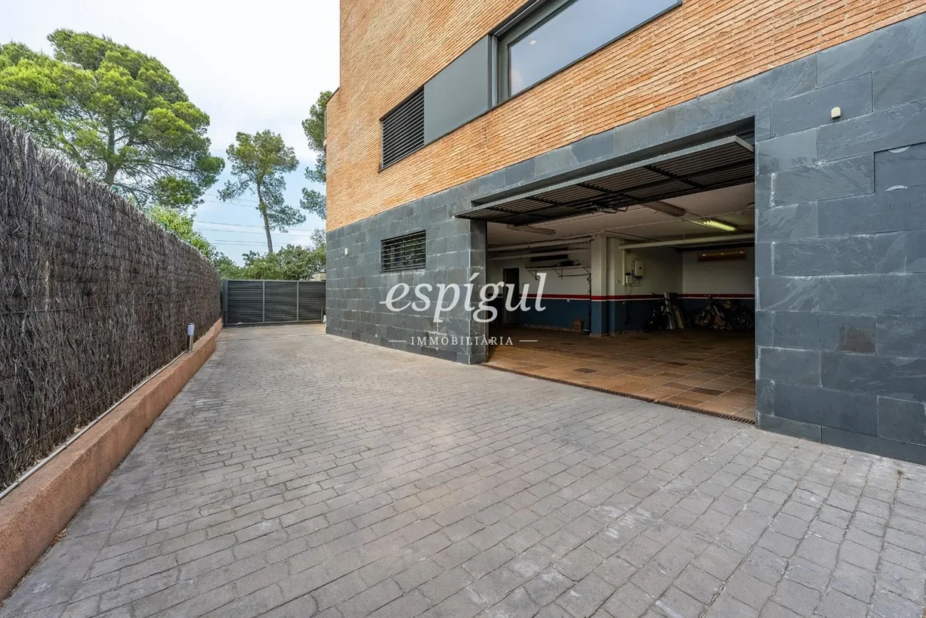 House for sale with pool in Sant Cugat Golf