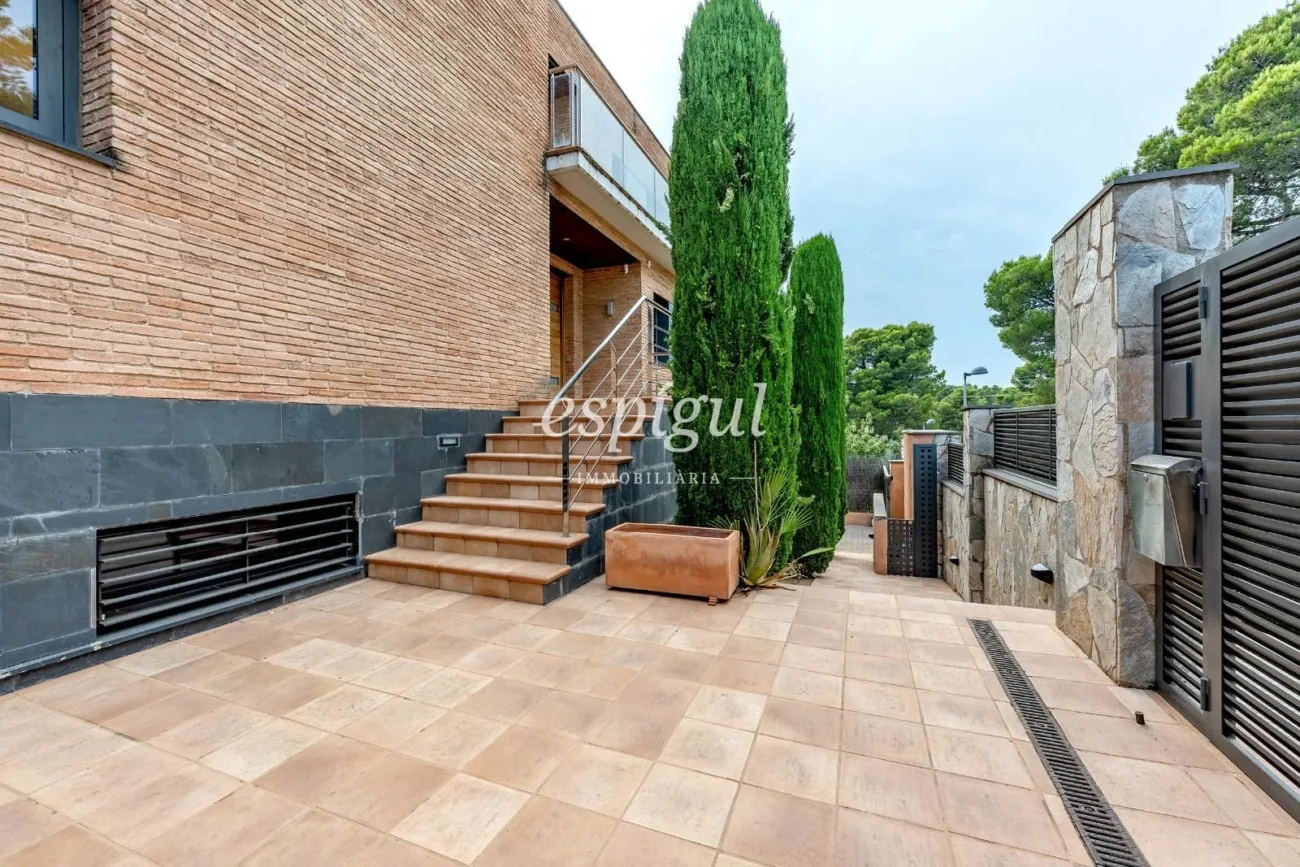 House for sale with pool in Sant Cugat Golf