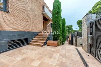 House for sale with pool in Sant Cugat Golf