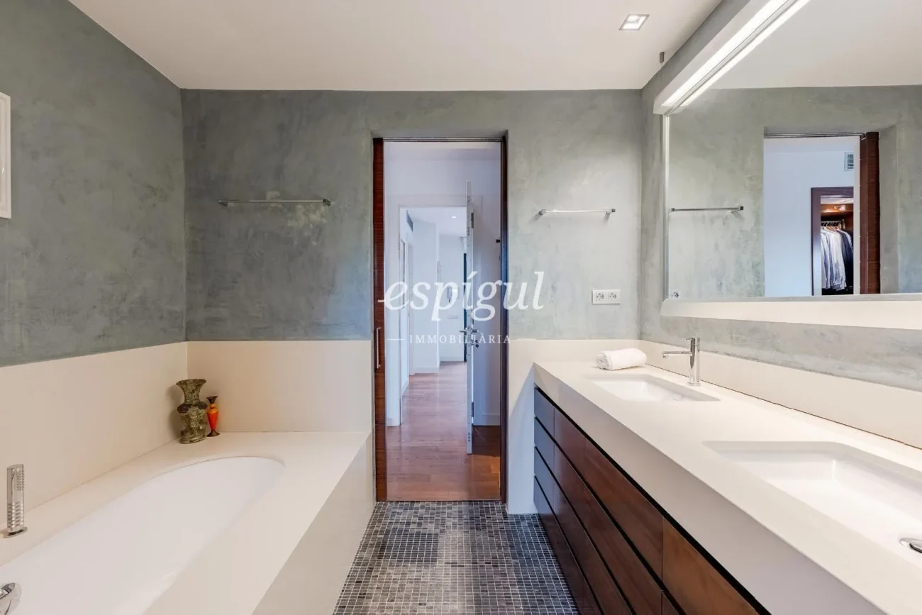 House for sale with pool in Sant Cugat Golf