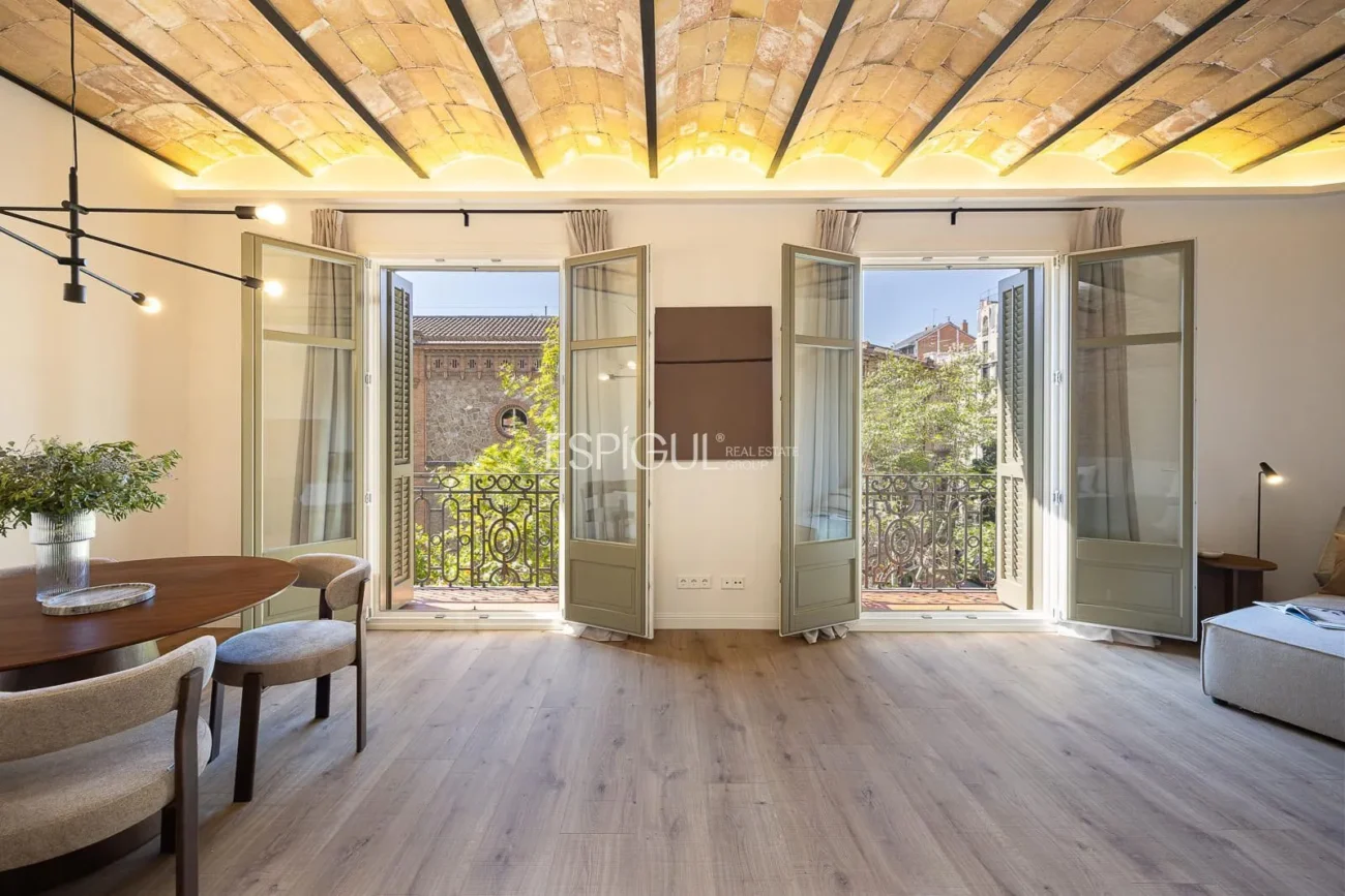 Elegancia y carácter en Roger de Flor, Eixample Dret