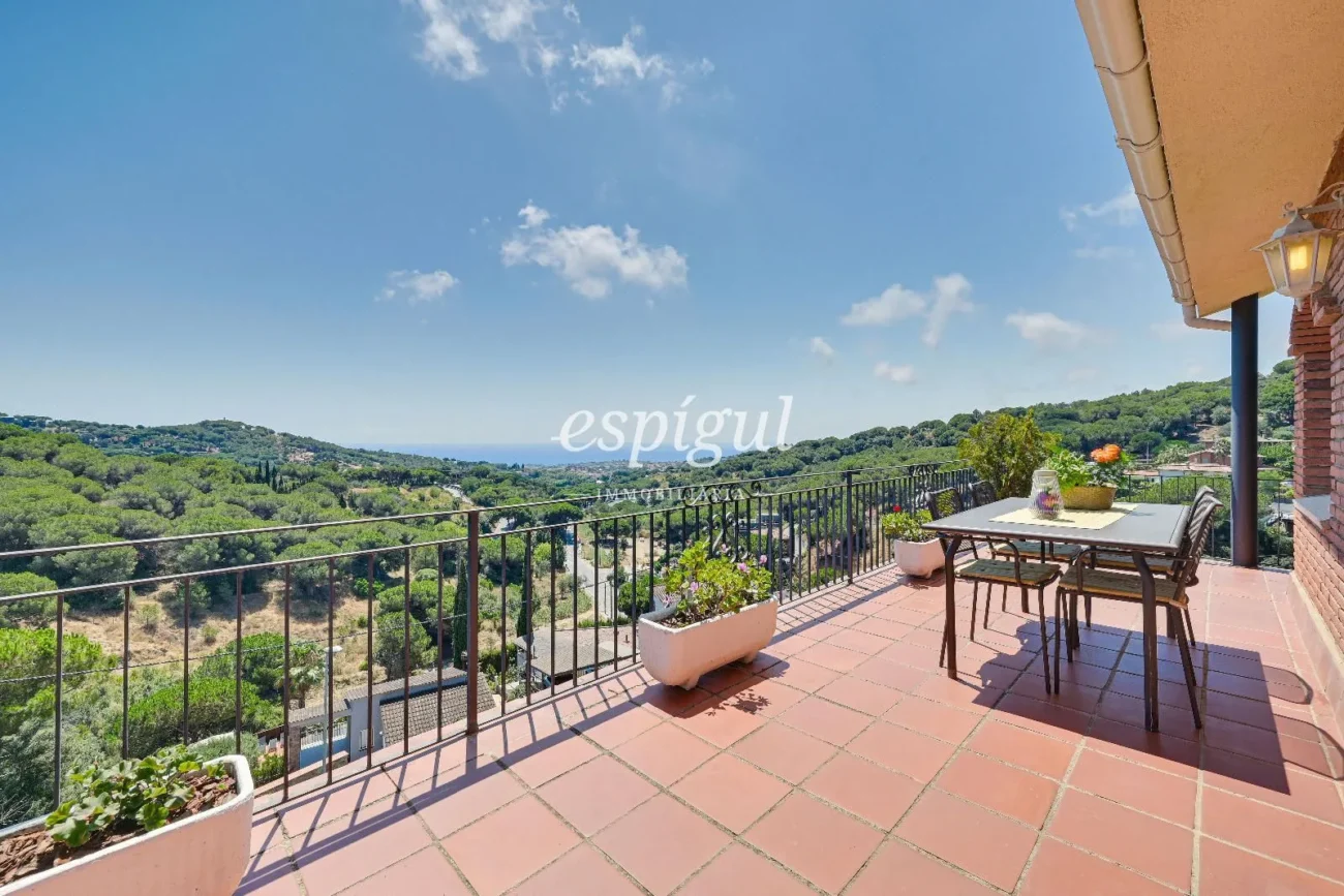 Superbe maison avec vue sur la mer et la montagne à Alella Parc