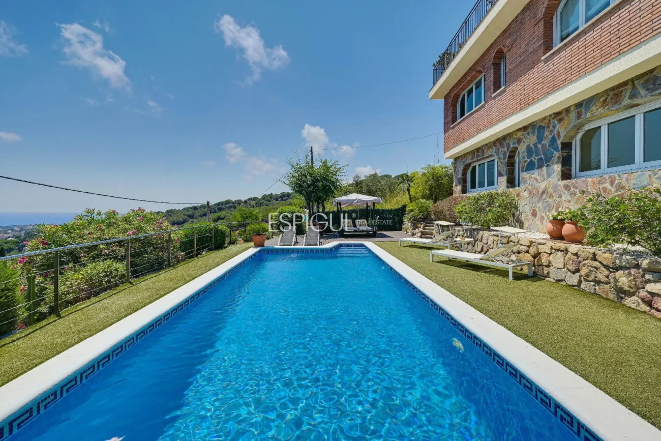 Espectacular casa amb vistes al mar i la muntanya a Alella Parc