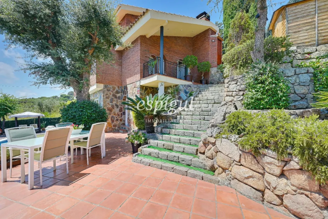 Superbe maison avec vue sur la mer et la montagne à Alella Parc