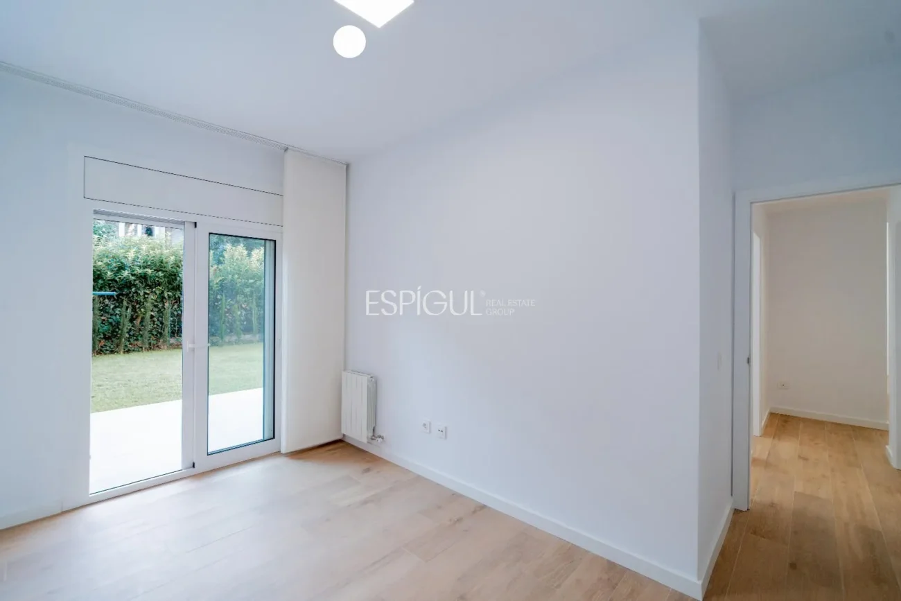 Превосходный первый этаж с садом в районе Девеса города Жирона