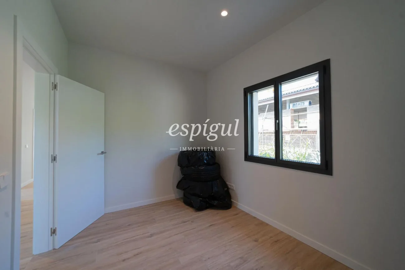 Exclusiva casa de obra nueva en planta baja con jardín en Banyoles