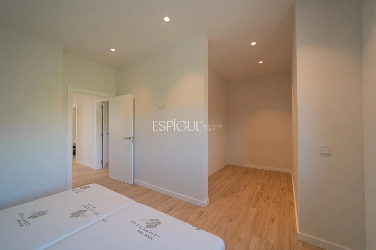 Эксклюзивный новый дом на первом этаже с садом в Баньолесе