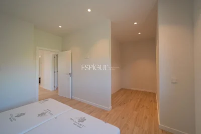 Эксклюзивный новый дом на первом этаже с садом в Баньолесе