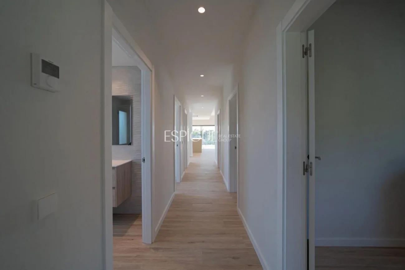 Эксклюзивный новый дом на первом этаже с садом в Баньолесе