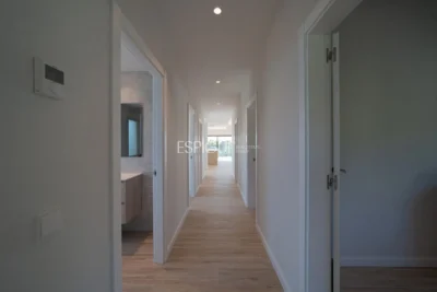 Эксклюзивный новый дом на первом этаже с садом в Баньолесе