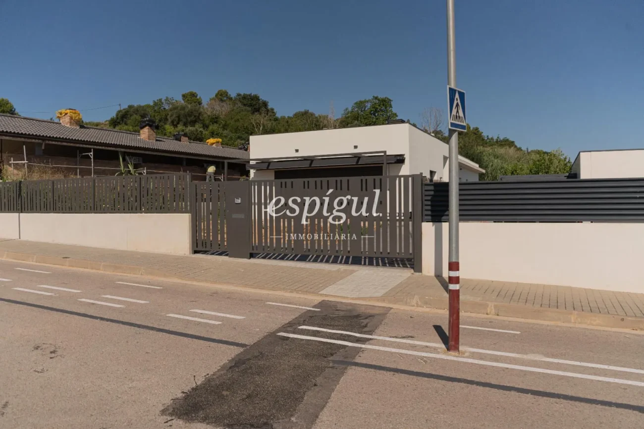 Exclusiva casa de obra nueva en planta baja con jardín en Banyoles