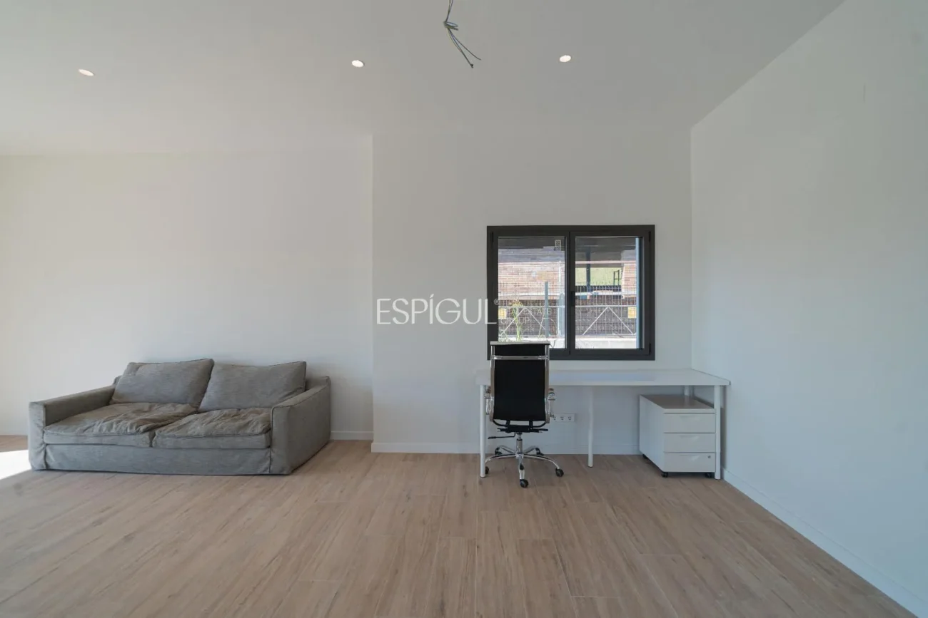 Exclusiva casa de obra nueva en planta baja con jardín en Banyoles