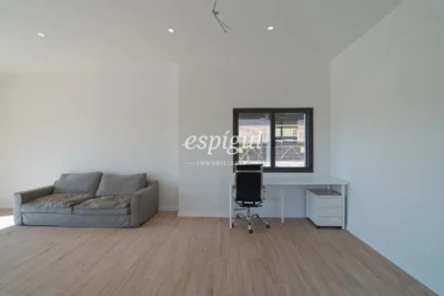 Exclusiva casa de obra nueva en planta baja con jardín en Banyoles