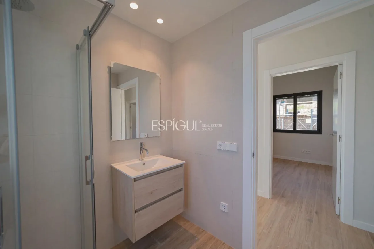 Эксклюзивный новый дом на первом этаже с садом в Баньолесе