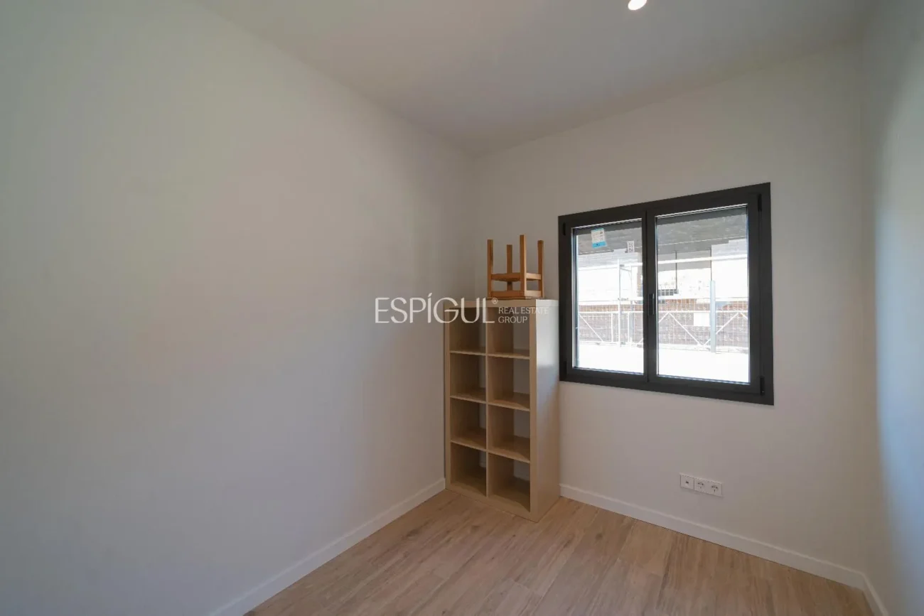 Эксклюзивный новый дом на первом этаже с садом в Баньолесе