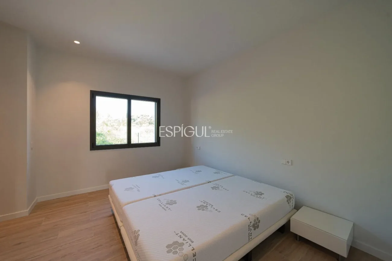 Эксклюзивный новый дом на первом этаже с садом в Баньолесе